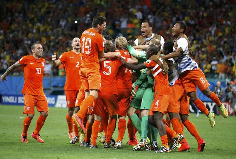 <p>Seleção da Holanda comemora vitória nos pênaltis e classificação para a semifinal da Copa do Mundo</p>