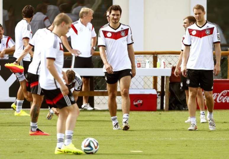 Jogadores da Alemanha durante treino em Santo André, na Bahia. 05/07/2014.