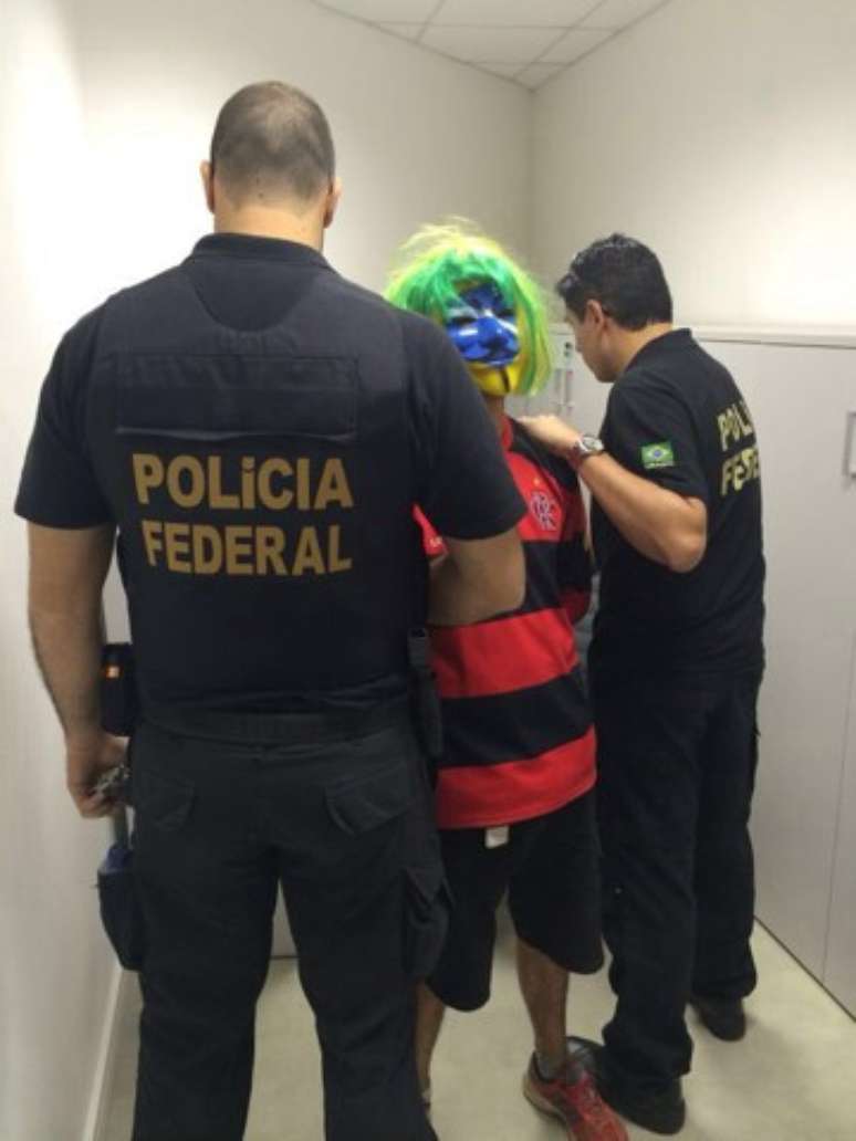 Além de cabelo verde, Bebote também usou máscara para tentar despistar autoridades