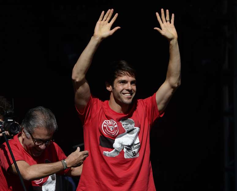 Depois de mais de uma década, Kaká está de volta ao São Paulo, onde é apresentado neste domingo. Emprestado pelo Orlando City, dos Estados Unidos, o jogador fica no Brasil até o final do ano. Pelo São Paulo, Kaká usará a camisa número 8, a mesma que vestiu em seus primeiros anos como profissional do clube