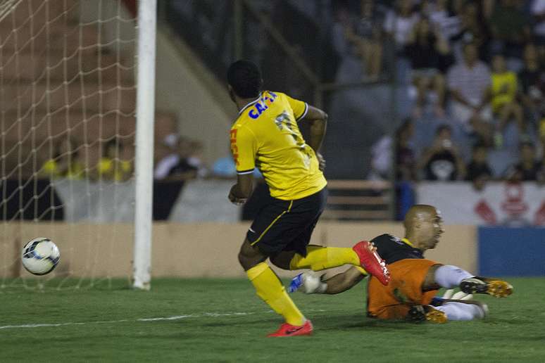 Elias fez um dos gols da vitória do Corinthians
