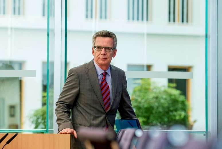 Ministro do Interior da Alemanha, Thomas de Maiziere, quer uma resposta rápida dos EUA sobre suspeita de agente duplo