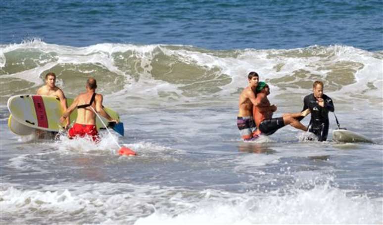 Homem mordido por tubarão branco é resgatado em praia na Califórnia