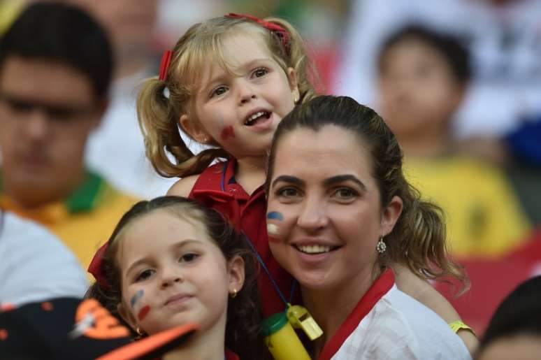 Pequenos torcedores mostram que futebol também é coisa de criança e vibram como gente grande com a Copa do Mundo no País