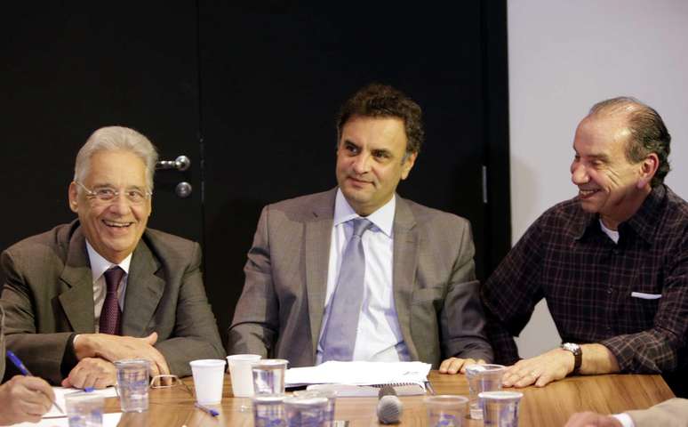 FHC participa de encontro com Aécio