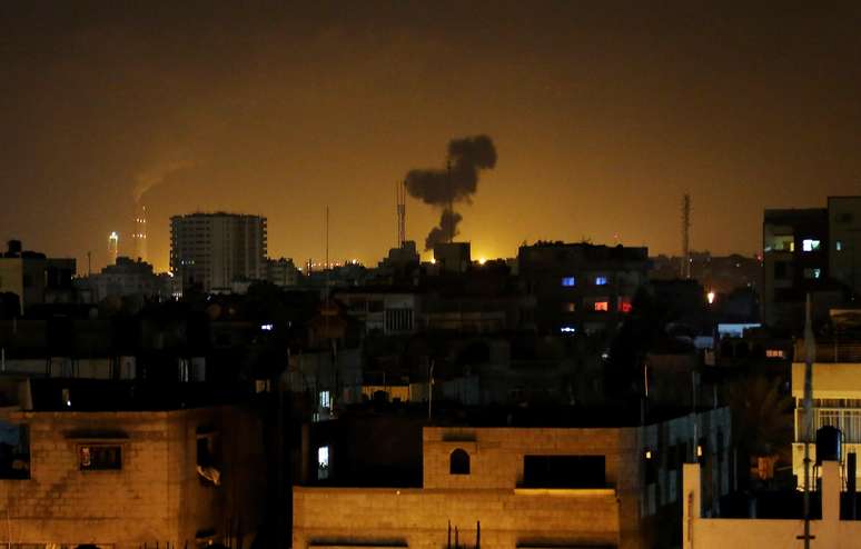 Sete combatentes palestinos morreram e dois eram considerados desaparecidos após ataques na aéreos israelenses na madrugada de domingo para segunda-feira na Faixa de Gaza