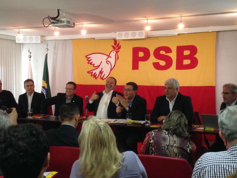 Campos participa de reunião na sede do PSB em Brasília
