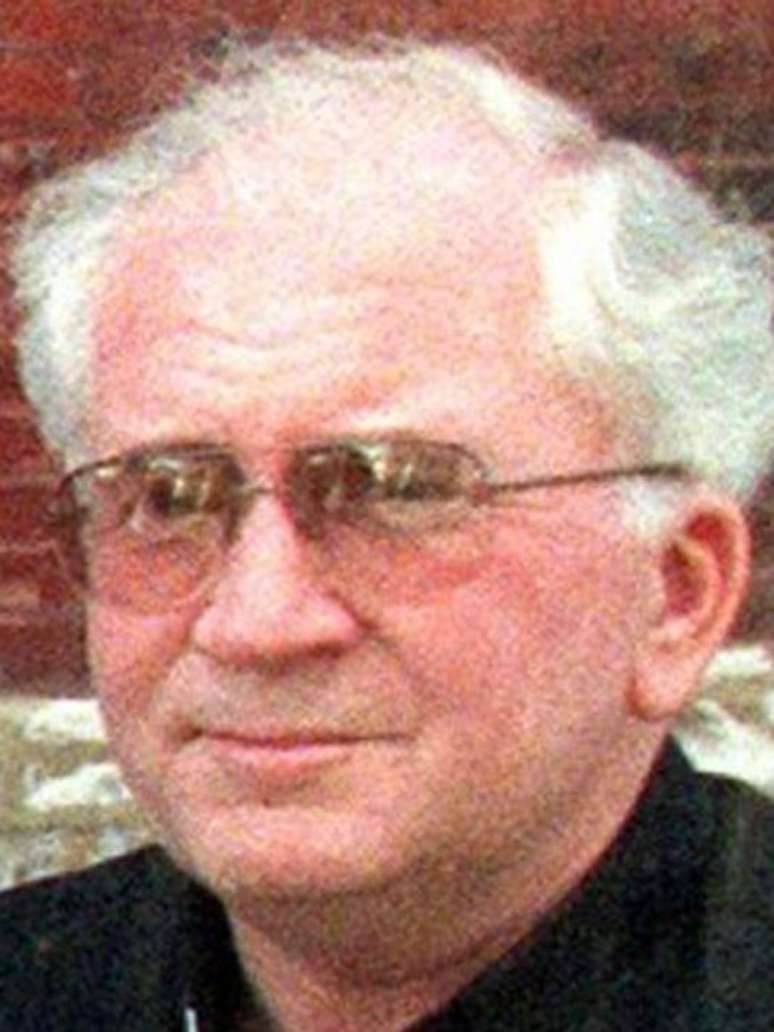 <p>Joseph D. Ross, sacerdote do Missouri, foi acusado de ter abusado sexualmente de uma menina entre 1997 e 2002</p>