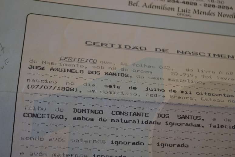 Jos&eacute; Aguinelo dos Santos nasceu em um quilombo em Pedra Branca, no interior do Cear&aacute;, em 7 de julho de 1888, quase dois meses depois que a Lei &Aacute;urea extinguiu a escravid&atilde;o no Brasil