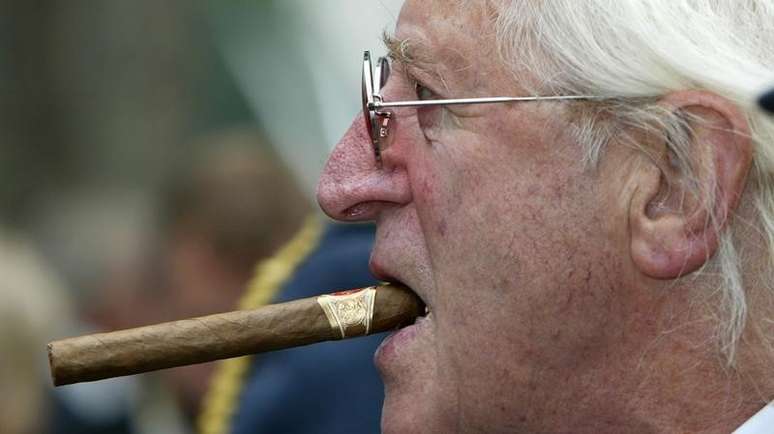 <p>Casos só vieram a ser investigados agora, depois do caso das centenas de denúncias de abusos cometidos pelo apresentador da BBC Jimmy Savile (foto)</p>