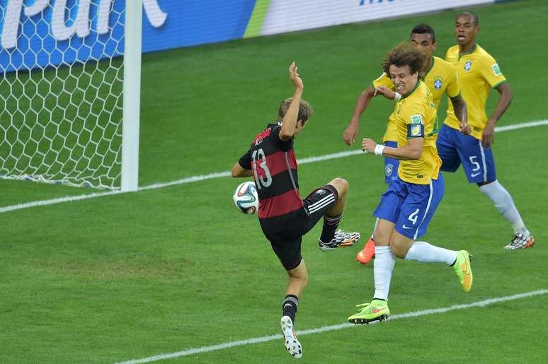 <p>Brasileiros tentam se recuperar após humilhação</p>
