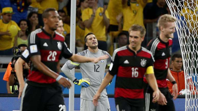 <p>Júlio César lamenta após levar o sétimo gol da Alemanha no Mineirão em partida que terminou com vitória alemã por 7 a 1 para os alemães. </p>