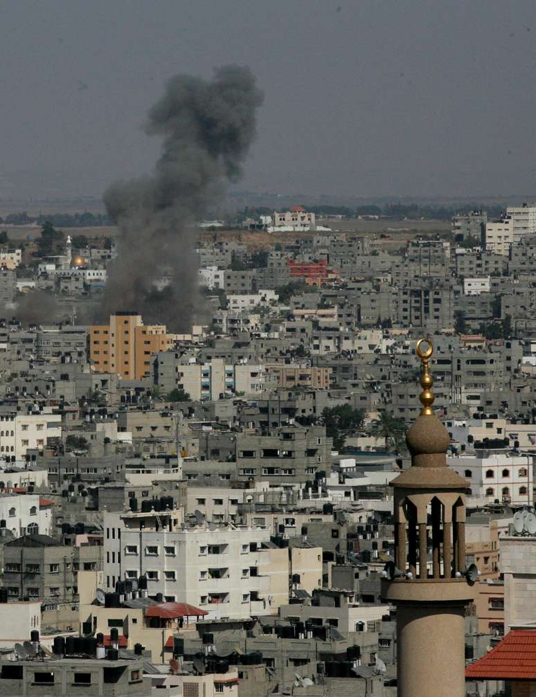 <p>Israel atacou Gaza e causou mortes nesta terça-feira</p>