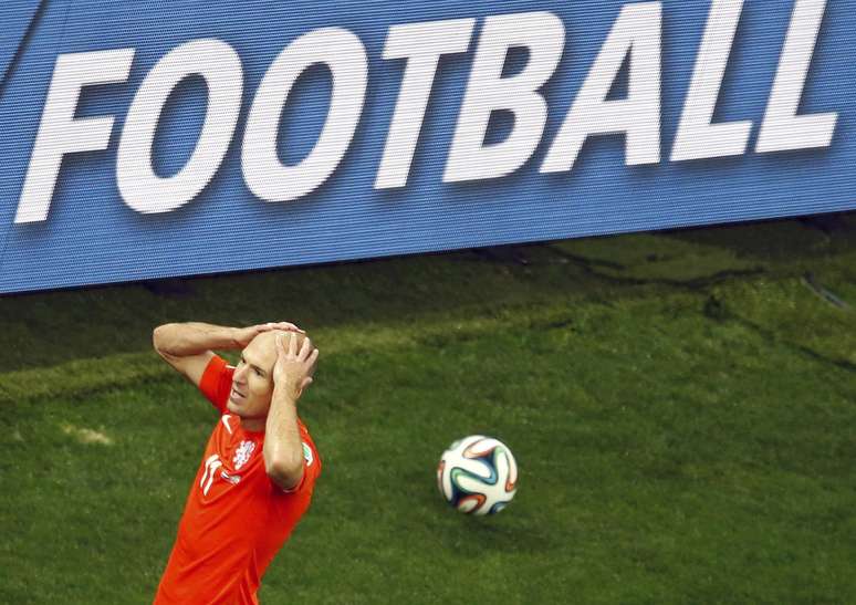 Robben lamenta chance perdida contra a Argentina no final do segundo tempo