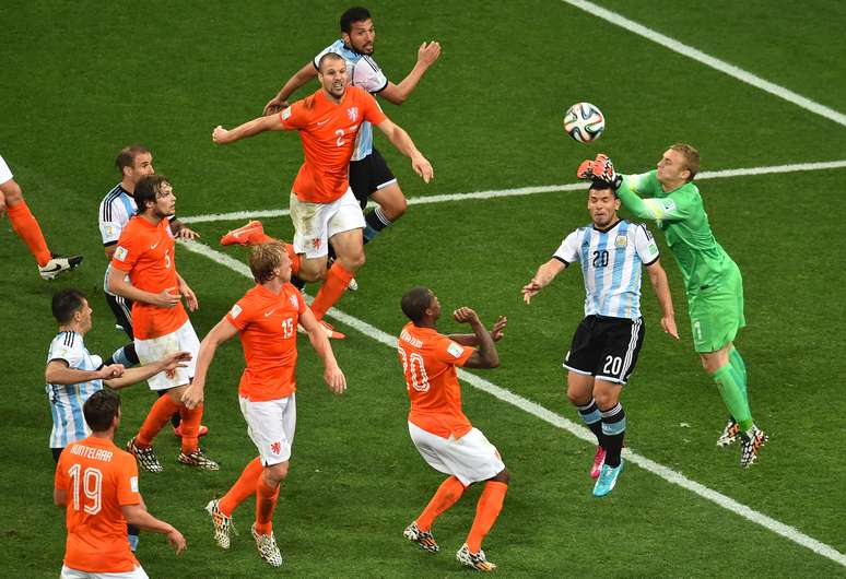 <p>Argentino e Holanda fizeram duelo feio e de poucas emoções</p>