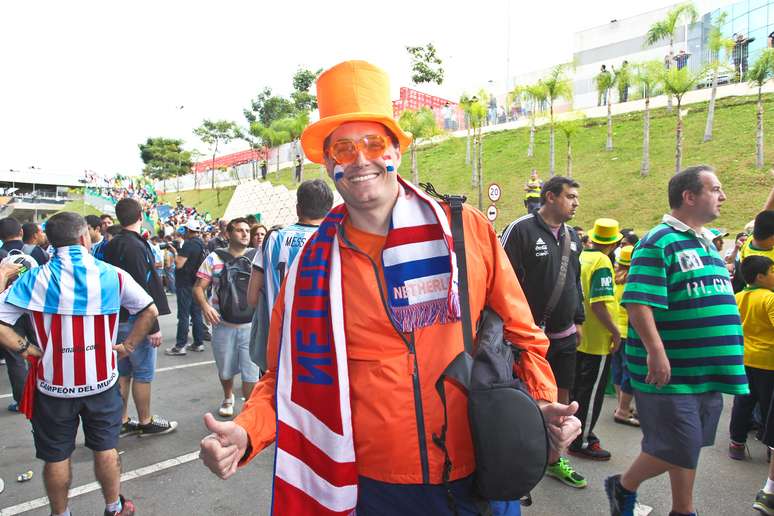 Com a derrota do Brasil, o paulistano Alexandre Madri adotou a Holanda por admirar o futebol de Robben, Van Persie e companhia