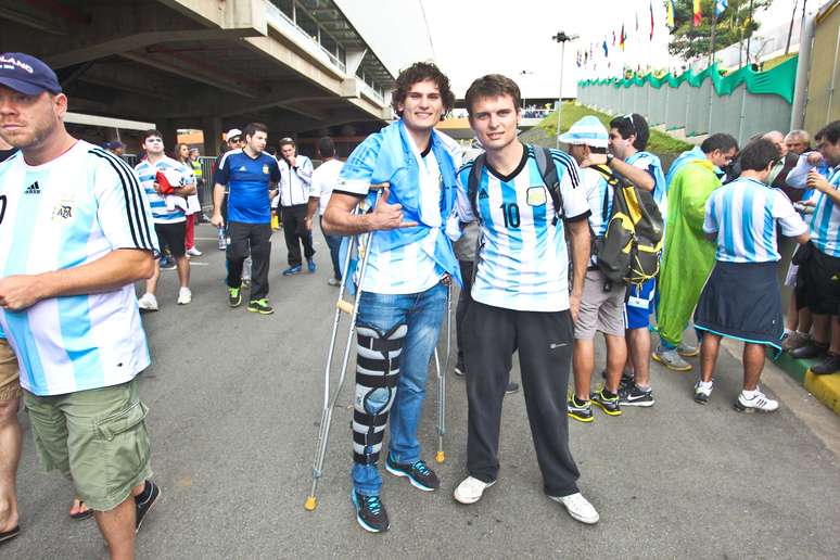 Carlos Valenzuela com seu amigo Alejandro: 18 horas de ônibus até São Paulo