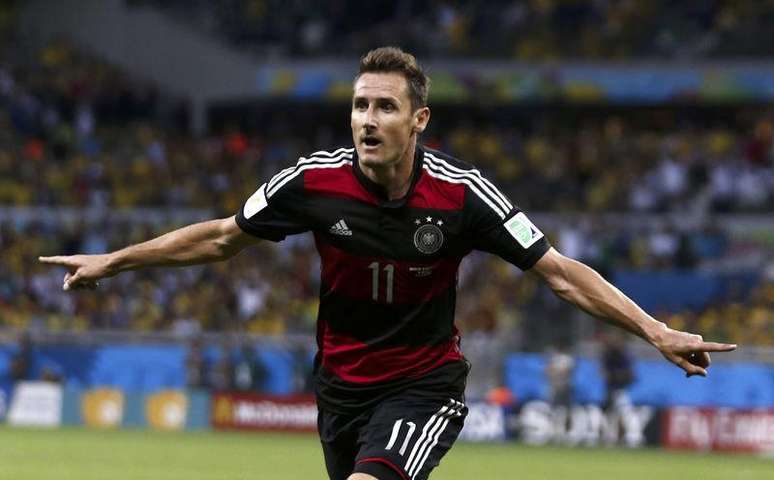 <p>Miroslav Klose marca gol contra o Brasil, seu 16&ordm; em Copas do Mundo</p>