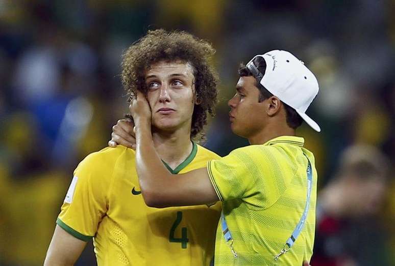 <p>David Luiz e Thiago SIlva mostram abalo após derrota por 7 a 1 para a Alemanha </p>