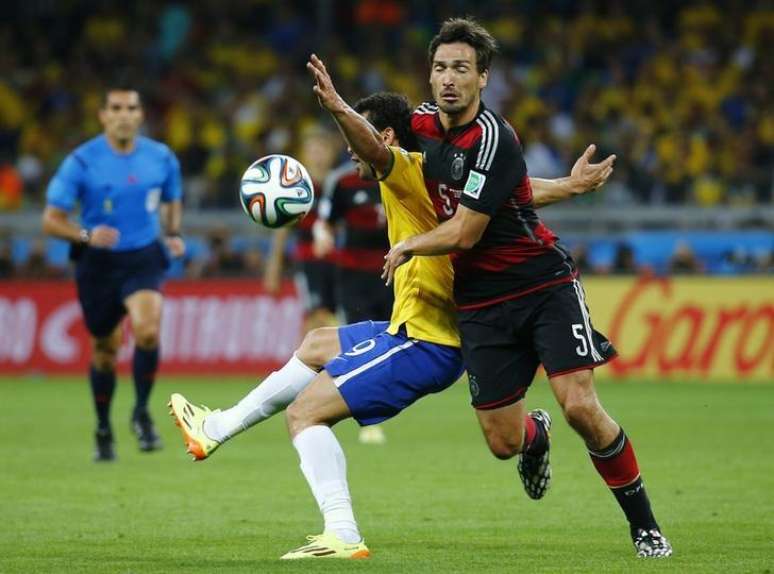 <p>Segundo zagueiro Mats Hummels, alemães viram brecha em meio à desorganização do Brasil: "você precisa aproveitar"