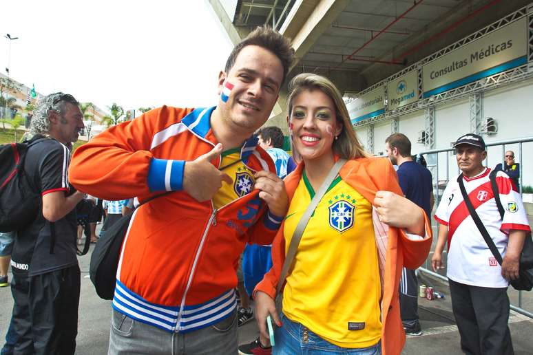 Acompanhado da namorada, o brasileiro Marcos Borges foi à Arena Corinthians vestido de laranja para torcer por uma derrota da Argentina e assim aliviar um pouco a dor do vexame dado pela Seleção contra a Alemanha   