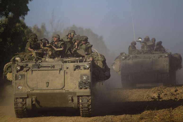 Israel já bombardeou 750 supostos alvos, segundo um comunicado do Exército