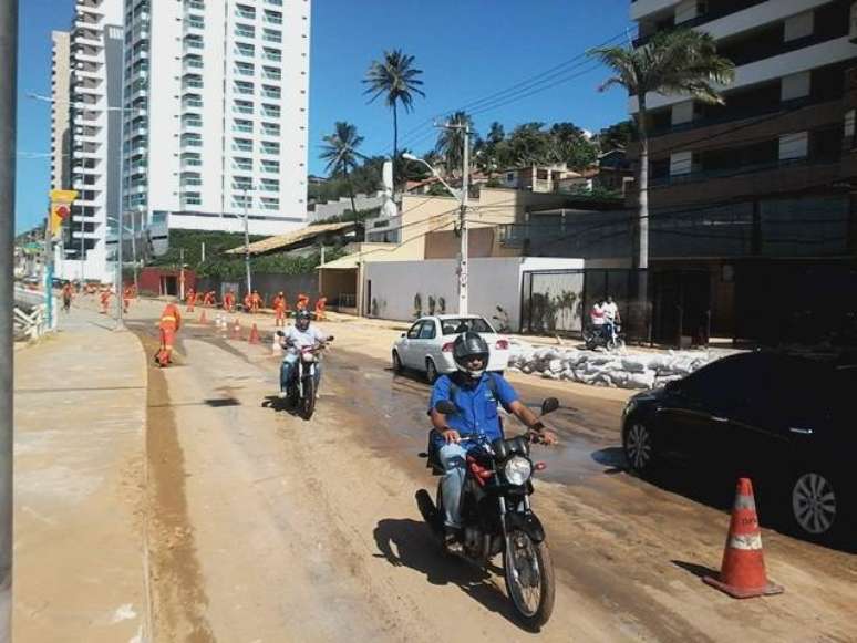 Avenida foi liberada quase um mês após deslizamento de terra