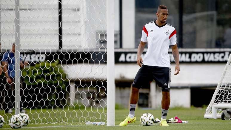 <p>Dúvida após sentir dores no músculo adutor da coxa, Jerome Boateng treinou normalmente neste sábado e deve jogar contra Argentina</p>