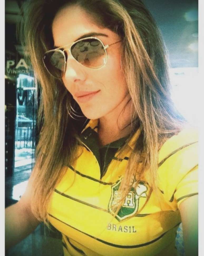 <p>A ex-BBB Anamara também mostoru sua torcida pelo Brasil. "Eu sou brasileiro, com muito orgulho, com muito amor... Eu sou brasileiro, com muito orgulho, com muito amor...", postou</p>