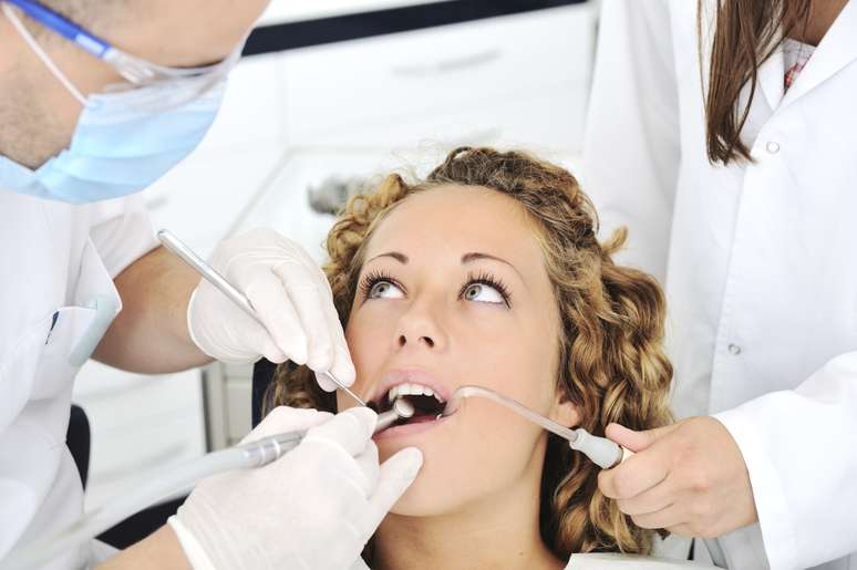 <p>Programe un calendario de visitas regulares al dentista para las limpiezas profesionales</p>