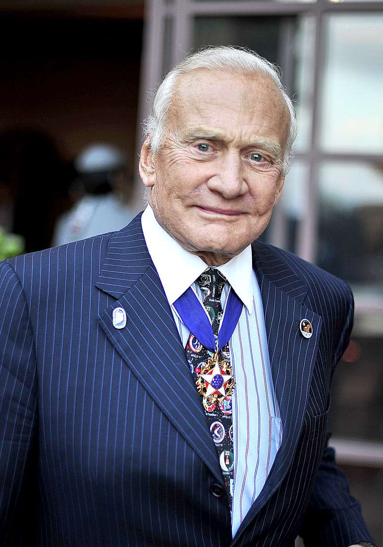 <p>Buzz Aldrin fez parte da missão Apollo 11, que pousou na Lua</p>