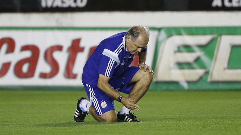 Na v&eacute;spera da final da Copa do Mundo contra a Alemanha, a sele&ccedil;&atilde;o da Argentina realizou de treino no Est&aacute;dio S&atilde;o Janu&aacute;rio, no Rio de Janeiro, na noite deste s&aacute;bado. Na foto, o t&eacute;cnico Alejandro Sabella
