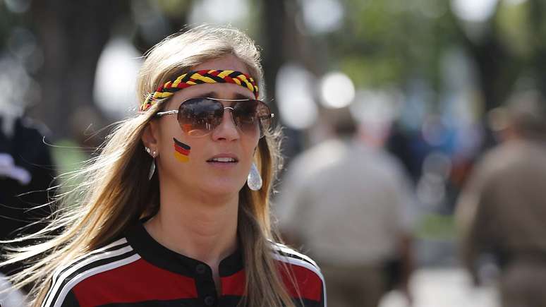 Torcedores de Alemanha e Argentina esquentam os arredores do Estádio do Maracanã, neste domingo, no Rio de Janeiro, antes da final da Copa do Mundo 2014
