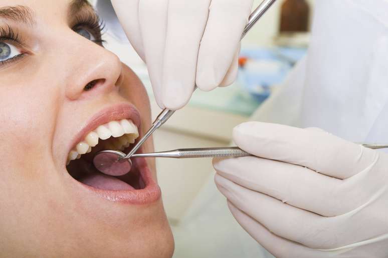 <p>Consulte a su dentista y pídale que recomiende productos de higiene bucal que ayuden a mantener la durabilidad de las restauraciones dentales.</p>