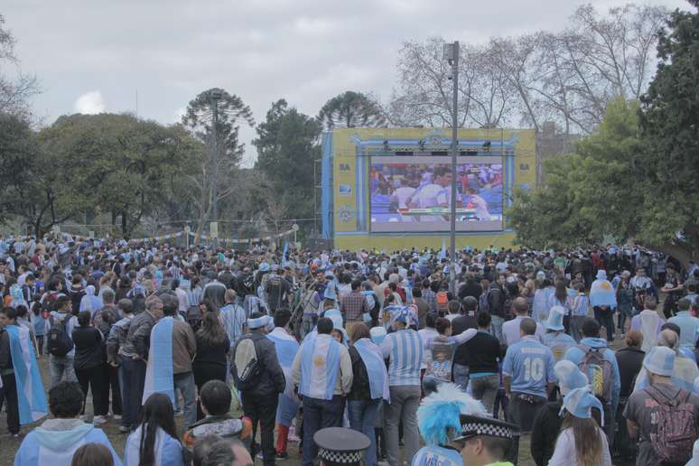 Torcedores lotaram Fan Fest em Buenos Aires para assistir às sofrida derrota