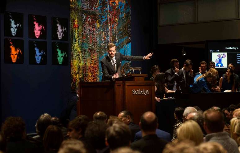Leilão do quadro "Seis Autorretratos" de Andy Warhol atingiu US$ 30,1 milhões na Sotheby's