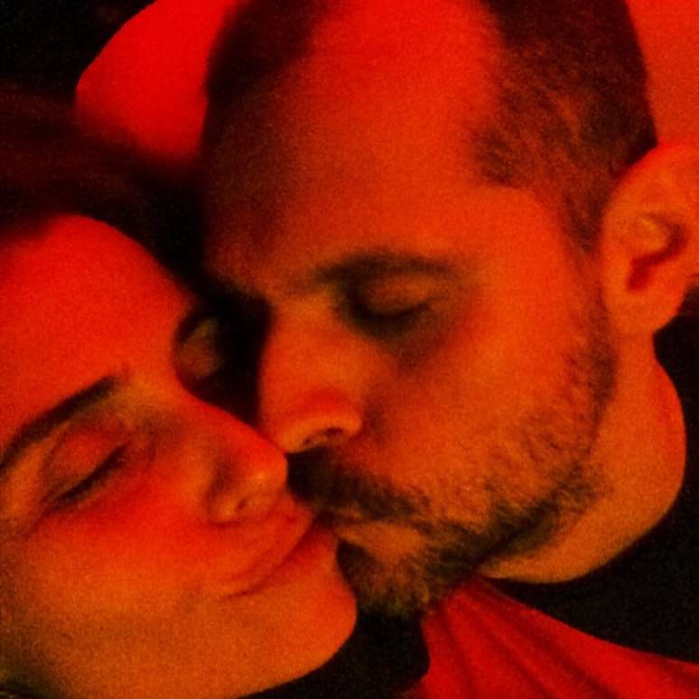 Giovanna Antonelli posta foto romântica com o marido