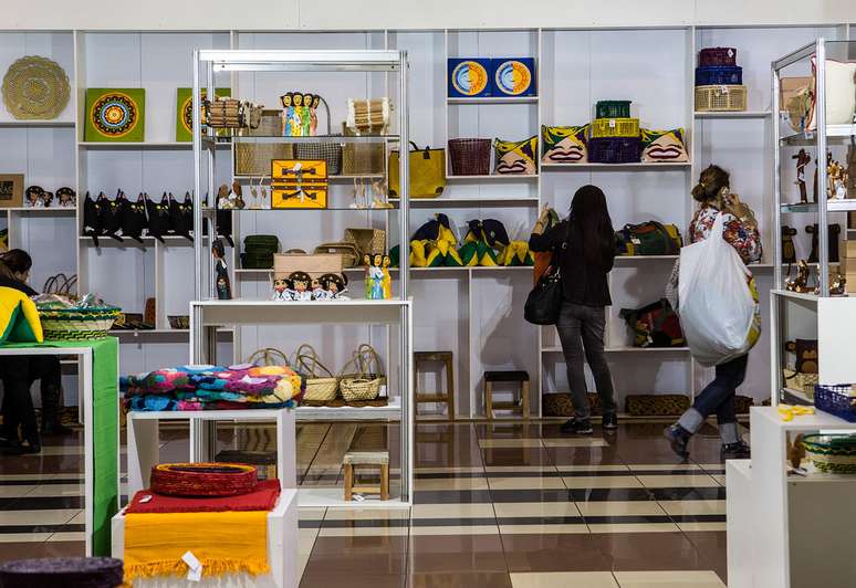 Para estimular o artesanato brasileiro durante a Copa, o Sebrae espalhou showrooms por dez das 12 cidades-sedes. Na imagem, o showroom de São Paulo, no Shopping Light, região central da cidade