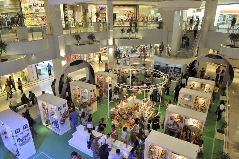 A ideia foi dispor os showrooms em espaços de grande circulação de moradores locais e turistas, como shopping centers. Na imagem, a loja de Salvador, uma das mais movimentadas