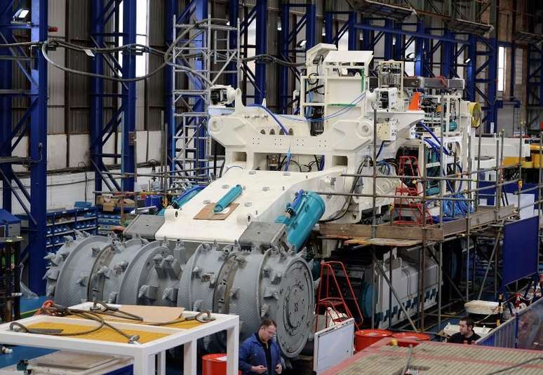 A produção industrial da zona do euro recuou com força em maio, com apenas o setor de energia avançando, em outro sinal de que a recuperação econômica do bloco continua frágil. 14/04/2014