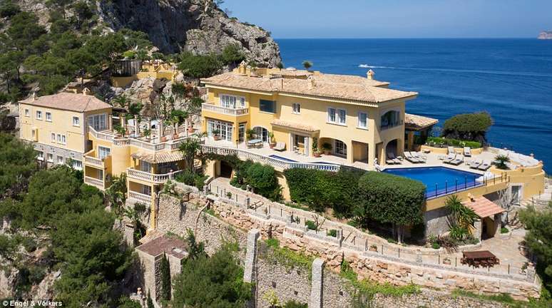 Conhecida como Castelo de Maiorca, propriedade está à venda por 30 milhões de libras esterlinas