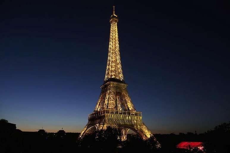 Torre Eiffel iluminada. 14/07/2014