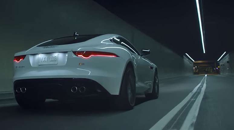 <p>Segundo a ASA, o filme do F-Type Coupé dá a impressão de velocidade excessiva e encoraja direção irresponsável</p>