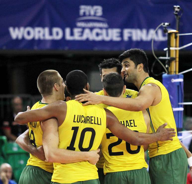 Brasil comemora ponto e vit&oacute;ria sobre a R&uacute;ssia