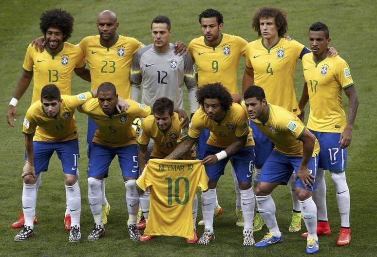 Seleção brasileira posa para foto antes de partida com a Alemanha na Copa do Mundo. 08/07/2014