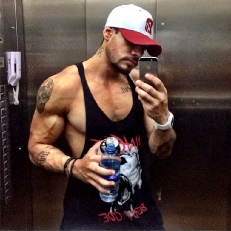 <p>O cantor cuida muito do corpo e n&atilde;o abre m&atilde;o de malhar regularmente</p>