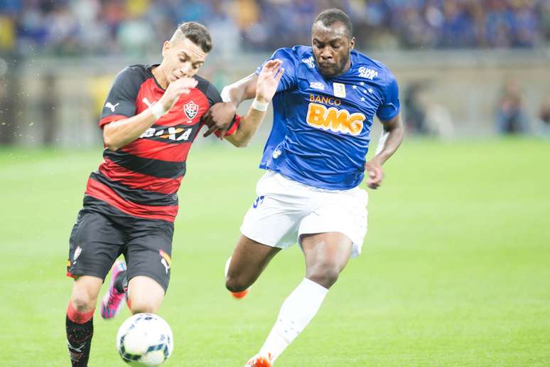 Zagueiro Manoel estreou com a camisa do Cruzeiro