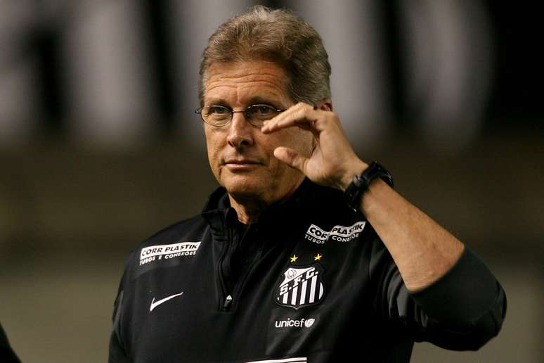 Oswaldo de Oliveira, que teve Fernandes como auxiliar, pode retornar ao Santos