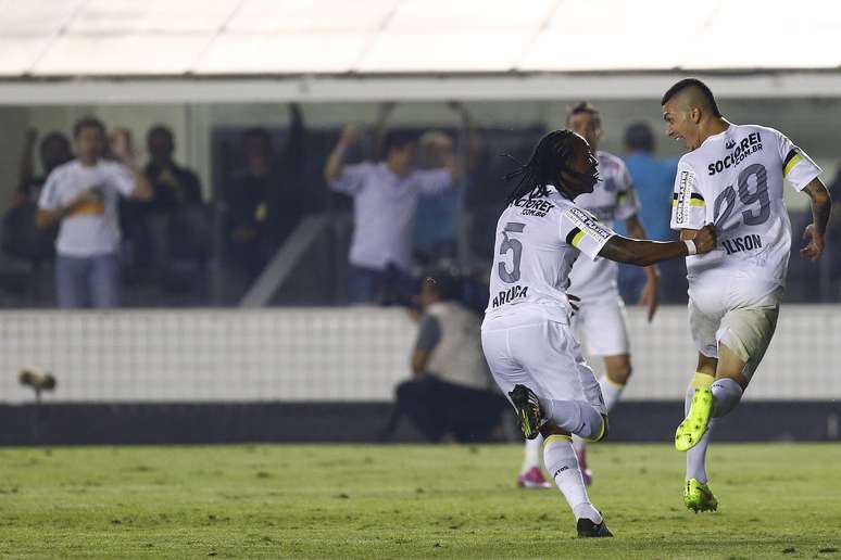 <p>Volante marcou seu primeiro gol com a camisa do Santos contra o Palmeiras</p>