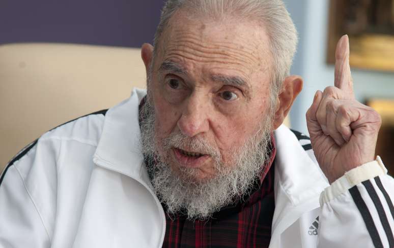 <p>Fidel Castro fala com o presidente da Rússia, Vladimir Putin, em Havana, Cuba, em encontro realizado em 11 de julho</p>